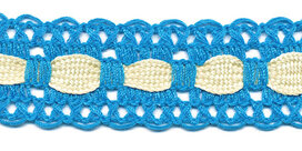 Aqua blauw kant met creme ingevlochten bandje 25 mm (ca. 16 meter)