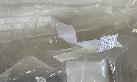 Wei&szlig; gl&auml;nzendes elastisches Schr&auml;gband 14 mm (Karton mit ca. 2000 Metern)