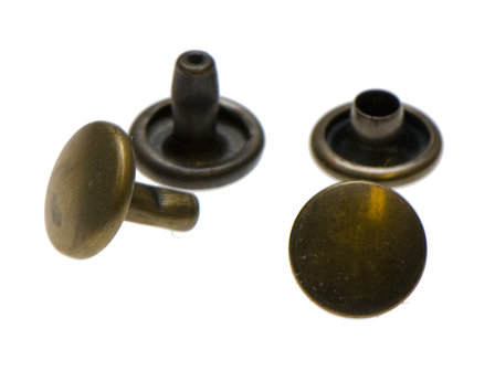 Holniet bronskleurig staal 9 mm met dubbele kop (ca. 1000 sets)
