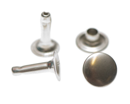 Holniet nikkelkleurig staal 9 mm - lange pin (ca. 1000 sets)