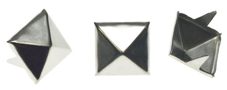 Vierkante stud piramide zilverkleurig 14 mm (ca. 100 stuks)