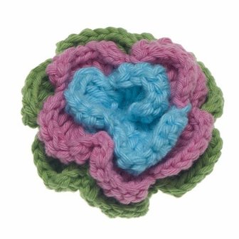 Gehaakte katoenen bloem groen, roze en blauw ca. 60 mm (5 stuks)