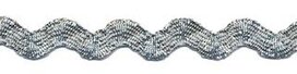 Zilverkleurig zig-zag band 7 mm (ca. 25 meter) Zilverkleurig zig-zag band 7 mm (ca. 25 meter)
