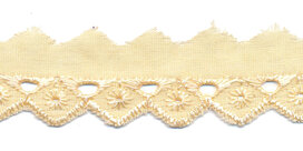 Broderie zacht geel/ivoor 25 mm (ca. 13,5 m) Broderie zacht geel/ivoor 25 mm (ca. 13,5 m)