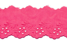 Broderie fuchsia 100% KATOEN 50 mm #1302 (ca. 13,5 m) Broderie fuchsia 100% KATOEN 50 mm #1302 (ca. 13,5 m)