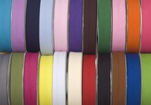 Set: 35 kleuren gevouwen biaisband 20 mm (ca. 700 meter) Set: 35 kleuren gevouwen biaisband 20 mm (ca. 700 meter)
