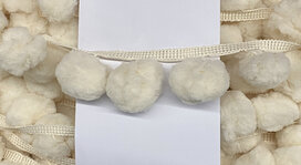 Pompom band creme GROOT 50 mm (ca. 16 meter) Pompom band creme GROOT 50 mm (ca. 16 meter)