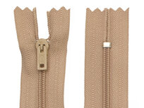 Niet-deelbare nylon rits 3 mm beige/zandkleurig (#573) 40 cm (12 stuks) Niet-deelbare nylon rits 3 mm beige/zandkleurig (#573) 40 cm (12 stuks)