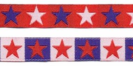 Rood sierband met blauwe en witte sterren 2-zijdig 12 mm (ca. 22 m) Rood sierband met blauwe en witte sterren 2-zijdig 12 mm (ca. 22 m)