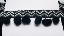 Ibiza pompom band zwart 45 mm (ca. 5 meter) Ibiza pompom band zwart 45 mm (ca. 5 meter)