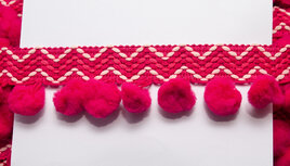 Ibiza pompom band fuchsia 45 mm (ca. 5 meter) Ibiza pompom band fuchsia 45 mm (ca. 5 meter)
