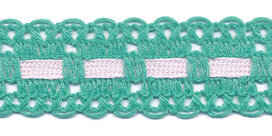 Appelblauwzeegroen kant met babyroze ingevlochten bandje 25 mm (ca. 16 meter) Appelblauwzeegroen kant met babyroze ingevlochten bandje 25 mm (ca. 16 meter)