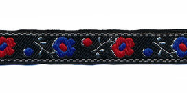 Zwart bloemband met kobalt blauwe en rode bloemen en zilveren sierrand 12 mm (ca. 22 m) Zwart bloemband met kobalt blauwe en rode bloemen en zilveren sierrand 12 mm (ca. 22 m)