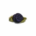 Roosje satijn donker blauw op blad 15 x 25 mm (ca. 25 stuks) Roosje satijn donker blauw op blad 15 x 25 mm (ca. 25 stuks)