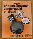 Butofix - knopen aanzetten zonder naald en draad - zwart (10 stuks per verpakking) Butofix - knopen aanzetten zonder naald en draad - zwart (10 stuks per verpakking)